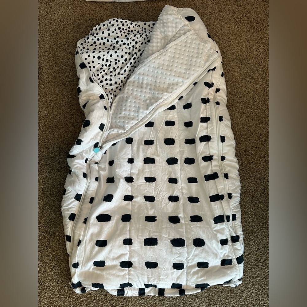 Beddy’s Black and White Dot Bed Set